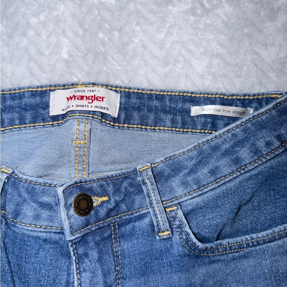 Wrangler Light Blue High Rise Jeans - Picture 3 of 4
